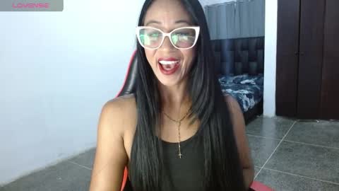 Snapshot of madam_klauss chatting on 04/01/26, 08:59 EMILY online show from 04/01/26, 08:59