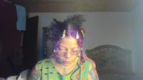 Snapshot of madam_sativa chatting on 01/22/25, 02:35 di online show from 01/22/25, 02:35