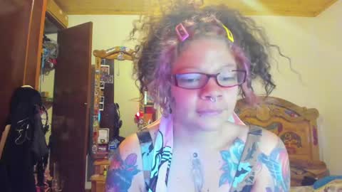 Snapshot of madam_sativa chatting on 02/08/25, 05:08 di online show from 02/08/25, 05:08