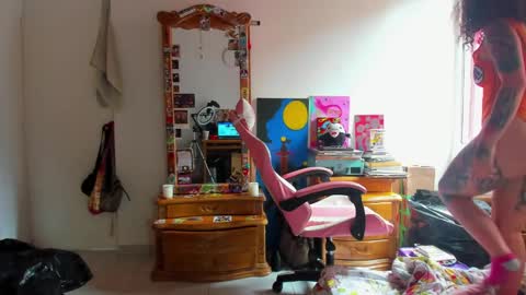 Snapshot of madam_sativa chatting on 02/26/25, 03:30 di online show from 02/26/25, 03:30