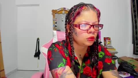 Snapshot of madam_sativa chatting on 03/05/25, 02:57 di online show from 03/05/25, 02:57