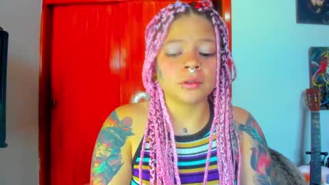 Snapshot of madam_sativa chatting on 09/23/25, 08:12 di online show from 09/23/25, 08:12