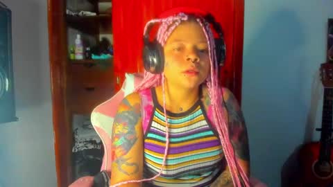 Snapshot of madam_sativa chatting on 09/25/25, 02:04 di online show from 09/25/25, 02:04