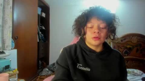 Snapshot of madam_sativa chatting on 03/18/26, 02:37 di online show from 03/18/26, 02:37