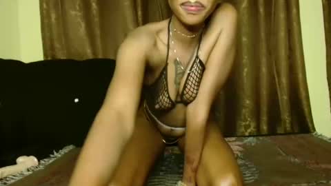 Snapshot of madamcoco chatting on 01/11/25, 01:53 queency online show from 01/11/25, 01:53
