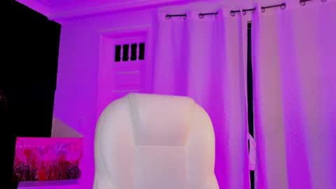 Snapshot of madame_lilith chatting on 12/22/25, 11:18 madame lilith online show from 12/22/25, 11:18