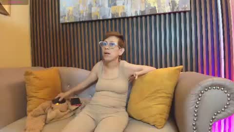 Snapshot of madame_mature1 chatting on 07/18/26, 12:09 Madame online show from 07/18/26, 12:09