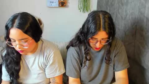 Snapshot of maddie_and_chelsea_ chatting on 01/06/26, 04:32 Maddie and Chelsea online show from 01/06/26, 04:32