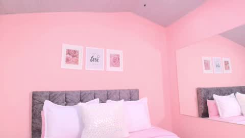 Snapshot of maddie_beauty chatting on 09/18/25, 09:06 Maddie online show from 09/18/25, 09:06