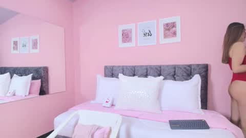 Snapshot of maddie_beauty chatting on 10/15/25, 06:52 Maddie online show from 10/15/25, 06:52