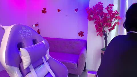 maddie_t18 online show from 02/25/26, 11:09