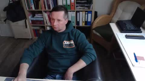 Snapshot of maddmax8 chatting on 11/30/25, 02:43 Mad4You online show from 11/30/25, 02:43