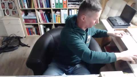 Snapshot of maddmax8 chatting on 12/04/25, 10:24 Mad4You online show from 12/04/25, 10:24