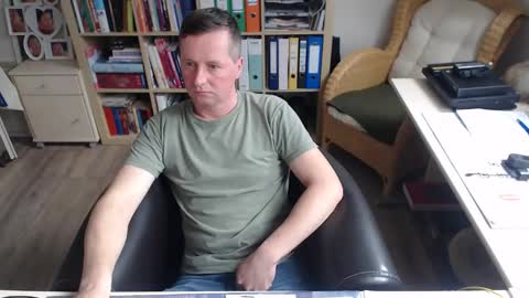 Snapshot of maddmax8 chatting on 12/19/25, 10:44 Mad4You online show from 12/19/25, 10:44