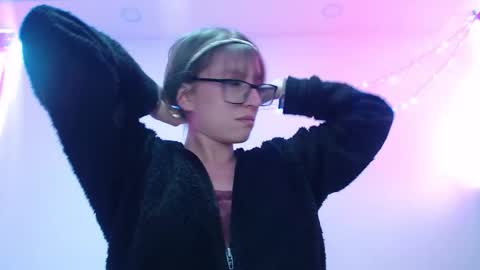 Maddy UwU online show from 12/16/25, 08:58