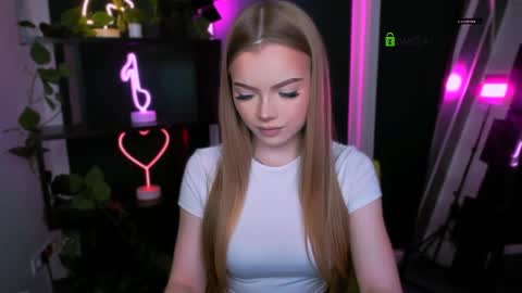 Snapshot of maddy_moah chatting on 04/08/26, 11:32 maddy moah online show from 04/08/26, 11:32