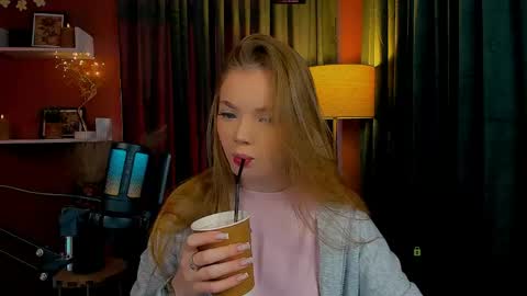 Snapshot of maddy_moah chatting on 04/27/26, 05:27 maddy moah online show from 04/27/26, 05:27