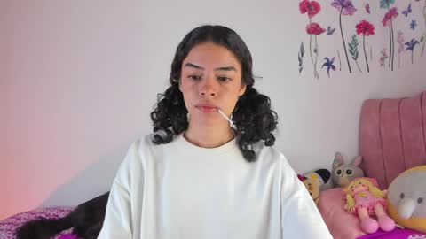 Snapshot of maddy_parker__ chatting on 04/06/26, 10:33 maddy_parker__ online show from 04/06/26, 10:33
