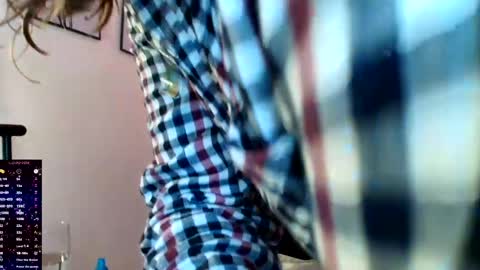 Snapshot of madelamee chatting on 04/17/26, 08:12 madelamee online show from 04/17/26, 08:12