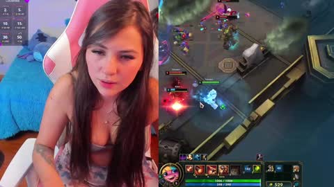 Snapshot of madeleine_shinobi chatting on 12/27/24, 02:58 Emily Only Fans online show from 12/27/24, 02:58