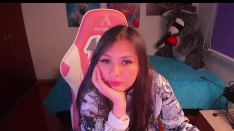 Snapshot of madeleine_shinobi chatting on 02/19/25, 04:44 Emily Only Fans online show from 02/19/25, 04:44