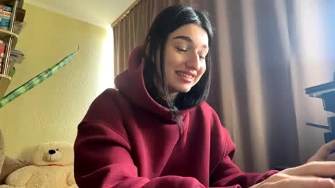 Snapshot of madeleinehodosy chatting on 04/29/26, 07:12 Amelia online show from 04/29/26, 07:12