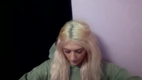 madeline online show from 11/30/25, 09:19