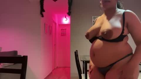 Snapshot of madellein chatting on 12/04/25, 02:21 madellein online show from 12/04/25, 02:21