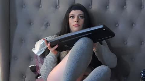 madelynvelure online show from 11/26/25, 08:26