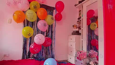 Snapshot of madeyn_roses chatting on 02/14/25, 05:25 madelyn roses online show from 02/14/25, 05:25