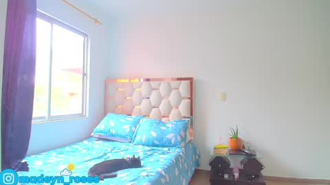 Snapshot of madeyn_roses chatting on 03/05/25, 09:15 madelyn roses online show from 03/05/25, 09:15