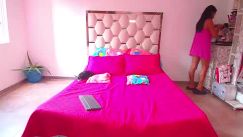 Snapshot of madeyn_roses chatting on 09/28/25, 08:14 madelyn roses online show from 09/28/25, 08:14