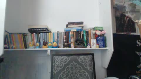 Snapshot of madfeather chatting on 09/16/25, 05:47 Letty online show from 09/16/25, 05:47