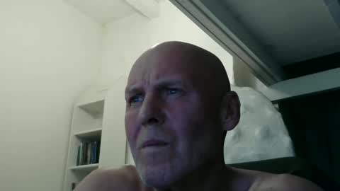 madio1187940 online show from 01/11/25, 05:29