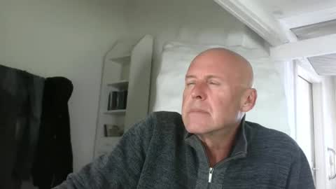 madio1187940 online show from 10/24/25, 02:13