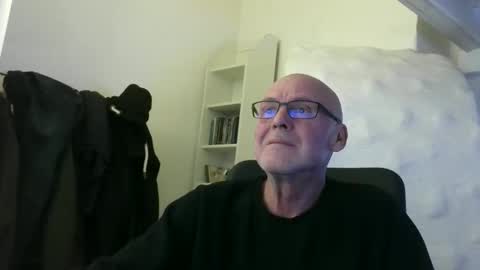 Snapshot of madio1187940 chatting on 01/06/26, 02:43 madio1187940 online show from 01/06/26, 02:43
