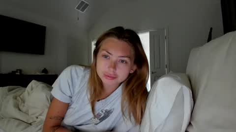 Snapshot of madirose69 chatting on 06/08/26, 03:34 mari rose online show from 06/08/26, 03:34