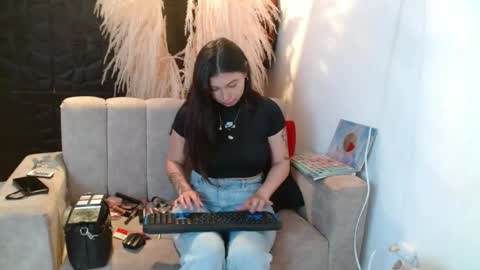 Snapshot of madison407843 chatting on 04/16/26, 02:18 madison407843 online show from 04/16/26, 02:18