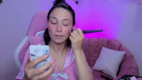 Snapshot of madison__beer chatting on 03/17/26, 10:24 Madison online show from 03/17/26, 10:24