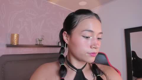 Snapshot of madison_saenzz chatting on 12/19/25, 07:43 M A D I S O N online show from 12/19/25, 07:43