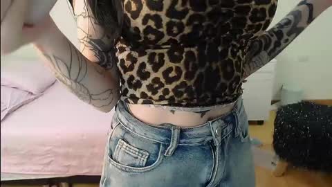 Snapshot of madison_v chatting on 01/15/25, 03:43 madison online show from 01/15/25, 03:43