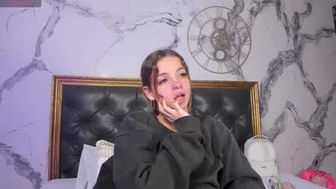 Snapshot of madisonsky_ chatting on 01/16/26, 01:37 madison online show from 01/16/26, 01:37