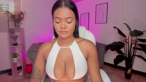 Snapshot of madisson_davon chatting on 02/16/25, 12:43 Madisson Davon online show from 02/16/25, 12:43