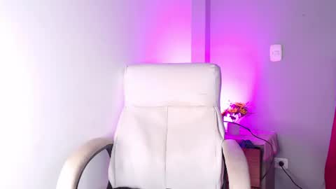 Snapshot of madissonkay chatting on 07/10/26, 07:05 online show from 07/10/26, 07:05