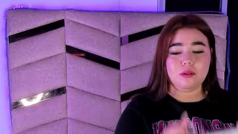 madissonlee__ online show from 11/30/25, 12:20