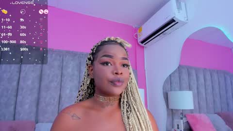 Snapshot of madissonlopez chatting on 01/01/25, 08:15 Madisson Lopez online show from 01/01/25, 08:15