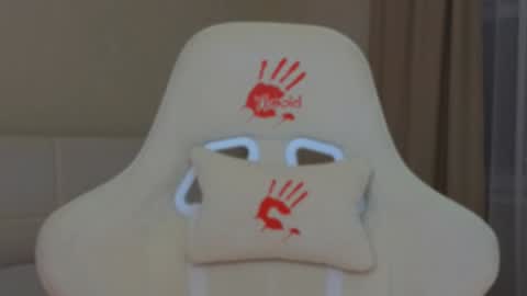 Snapshot of madissson chatting on 12/02/24, 04:31 Madi Soon online show from 12/02/24, 04:31