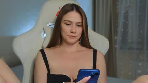 Snapshot of madissson chatting on 02/12/25, 04:11 Madi Soon online show from 02/12/25, 04:11