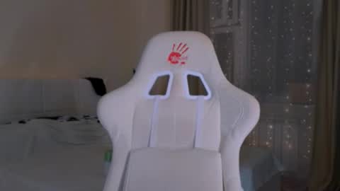 Snapshot of madissson chatting on 10/31/25, 06:20 Madi Soon online show from 10/31/25, 06:20