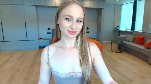 Snapshot of madlen_new chatting on 06/12/26, 10:25 Madlen online show from 06/12/26, 10:25